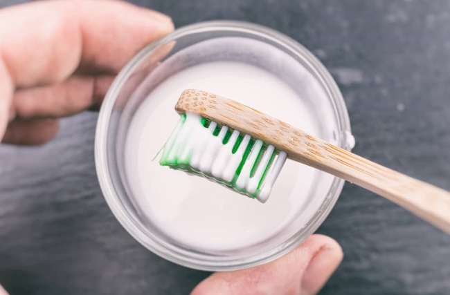 Baking soda can also be used to remove any offensive odours in dentures.